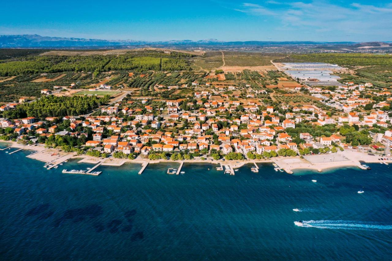Lanterna Rooms Turanj Bagian luar foto
